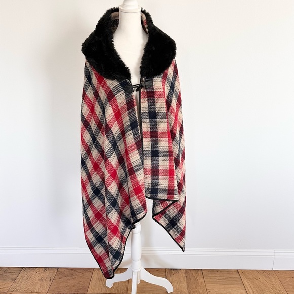 Vintage Accessories - Vintage checkered faux fur collar toggle closure oblong shawl poncho